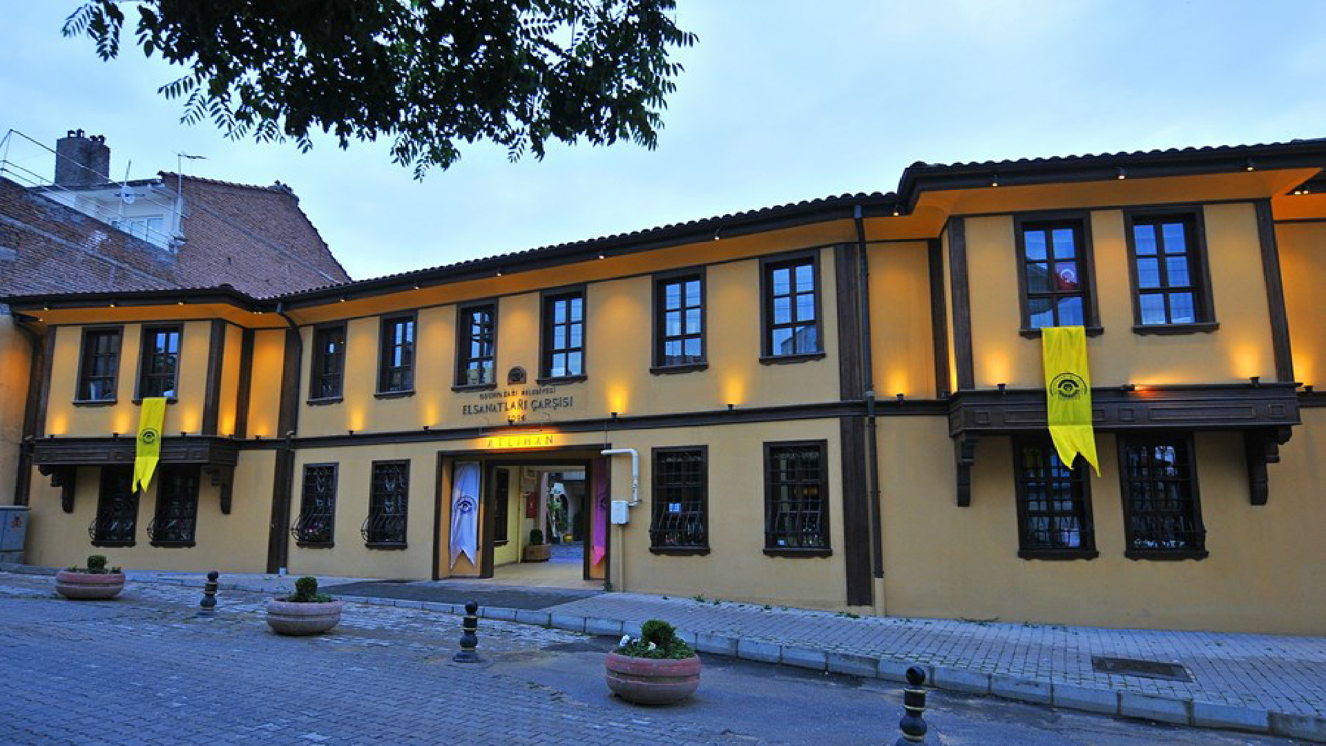 Atlıhan El Sanatları Çarşısı