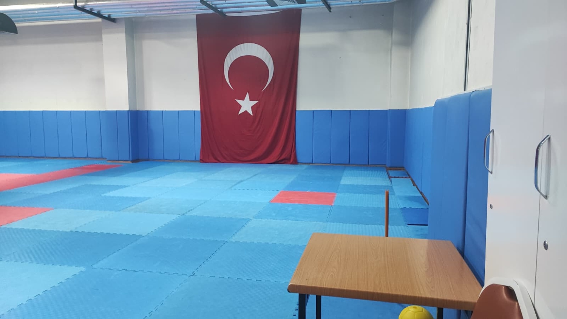 Şahinbey Spor Salonu