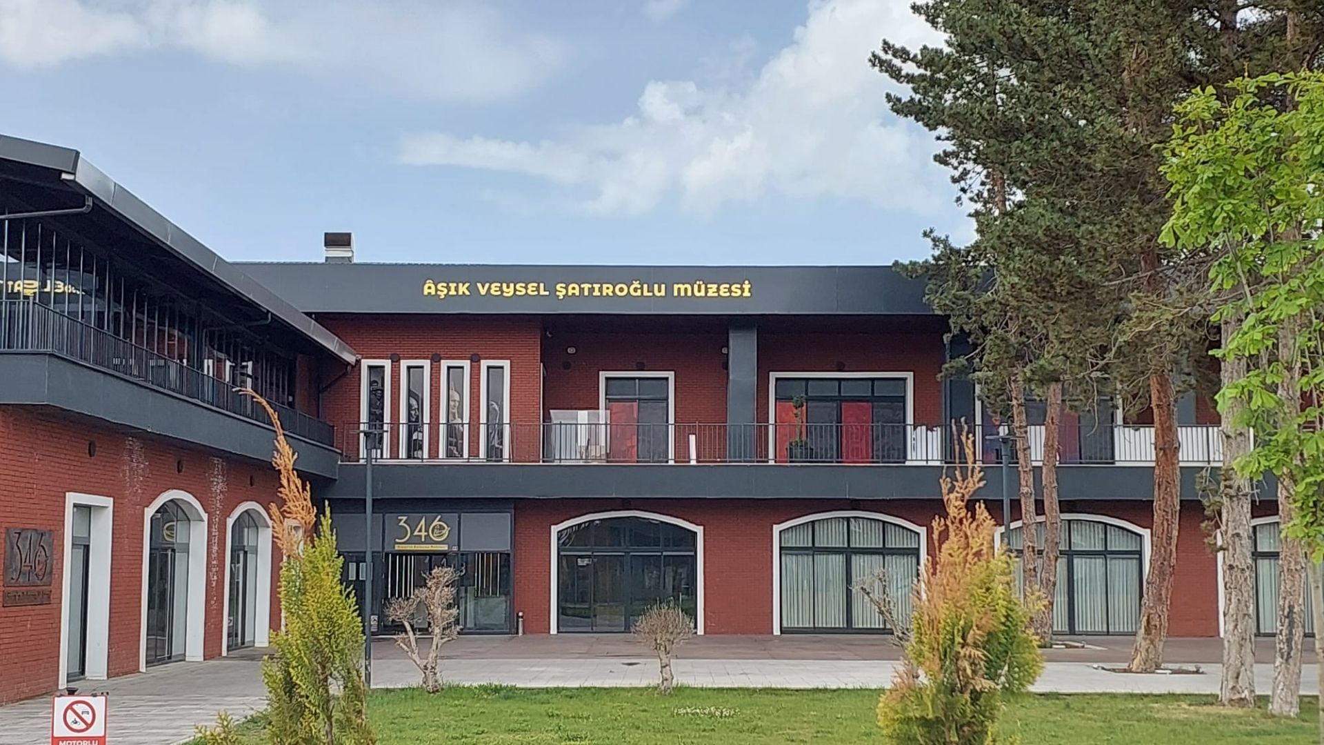 Aşık Veysel Şatıroğlu ve Yöresel Müzik Aletleri Müzesi