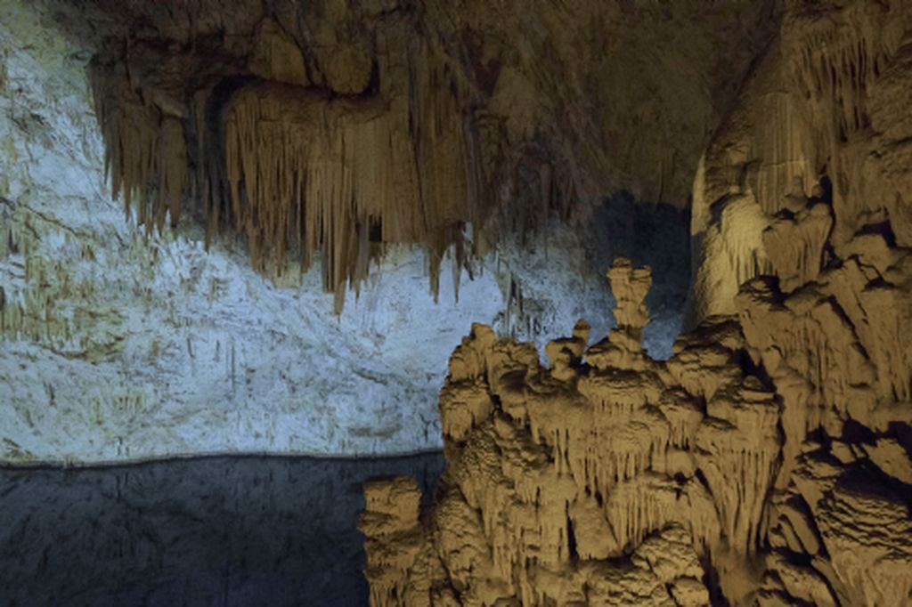 Gilindire Mağarası (Aynalı Göl Mağarası)