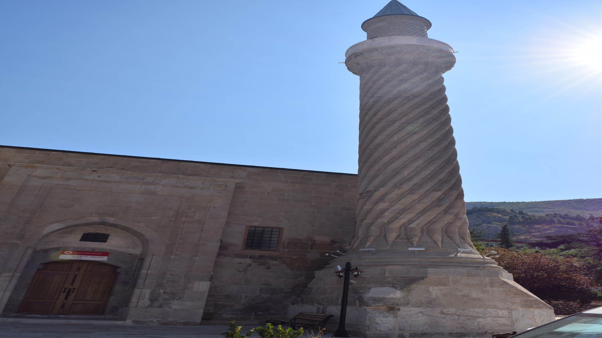 Burmalı Minare Camii