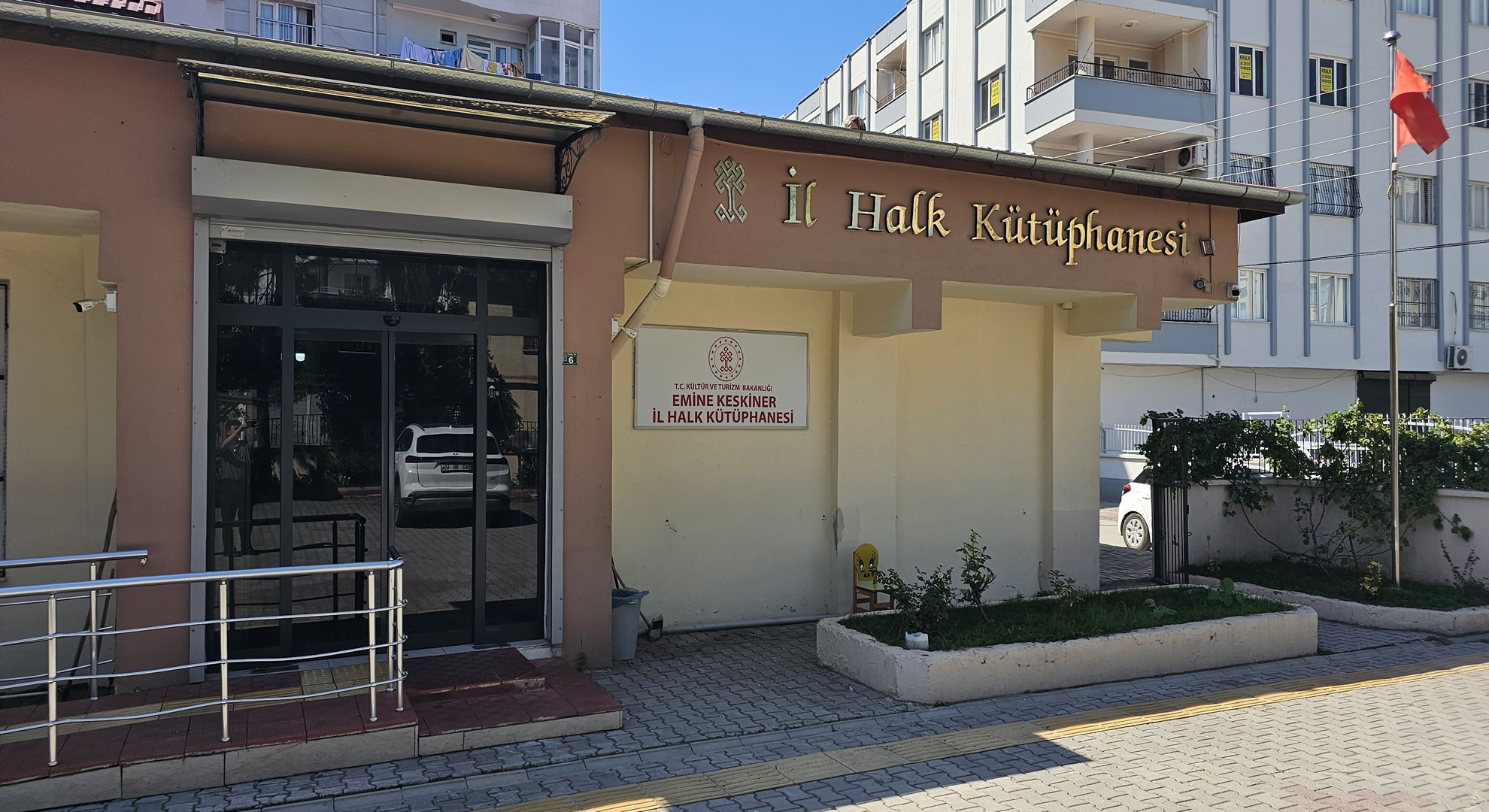 Osmaniye Emine Keskiner İl Halk Kütüphanesi