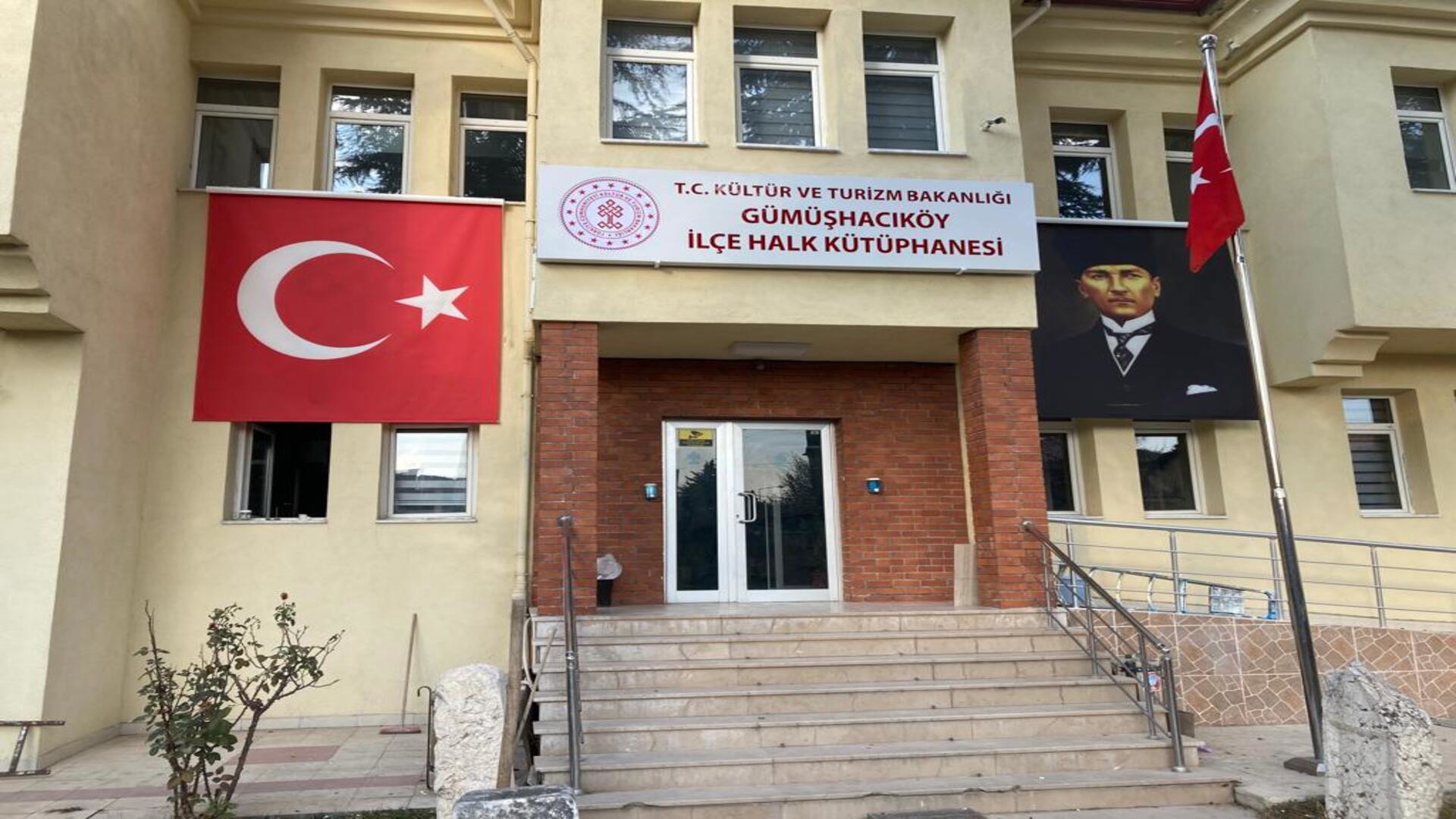 Gümüşhacıköy İlçe Halk Kütüphanesi