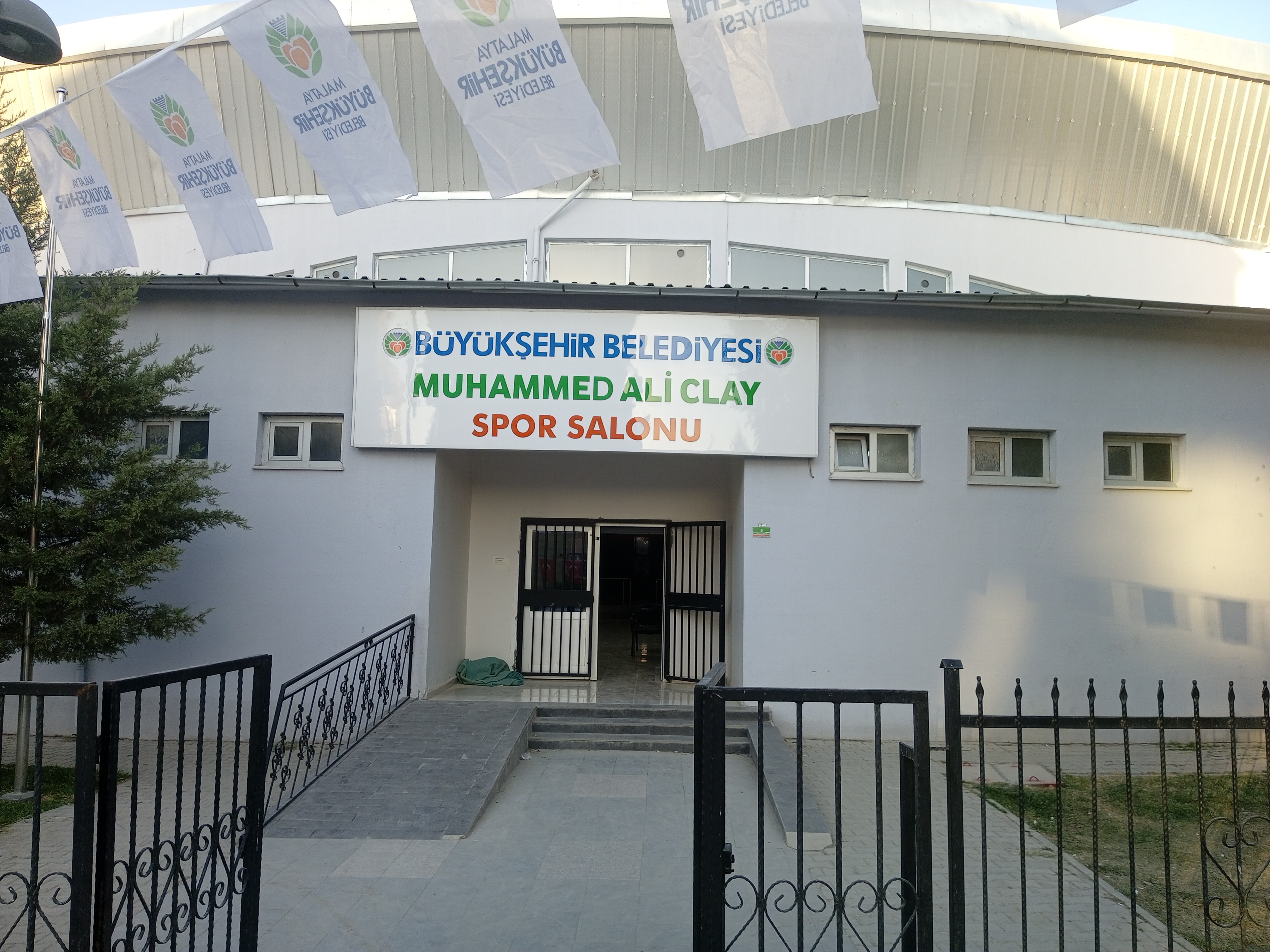 Büyükşehir Belediyesi Muhammed Ali Clay Spor Salonu