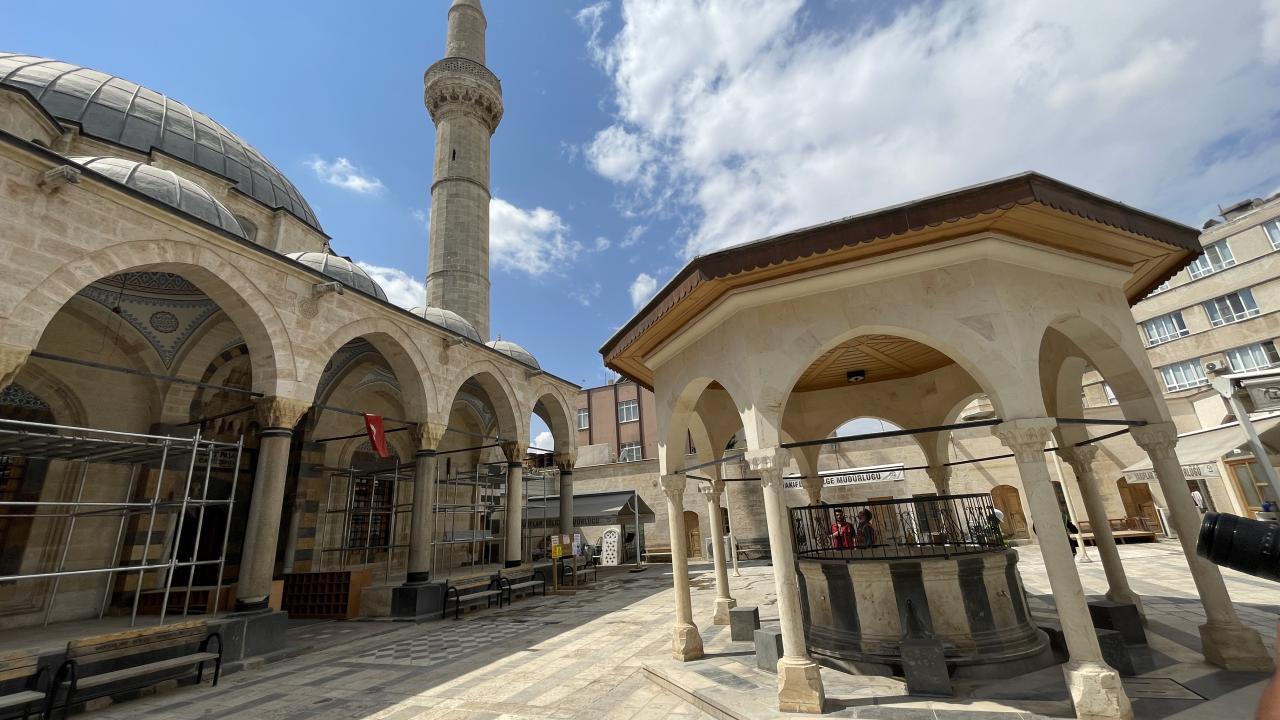 Kara Kadı Camii