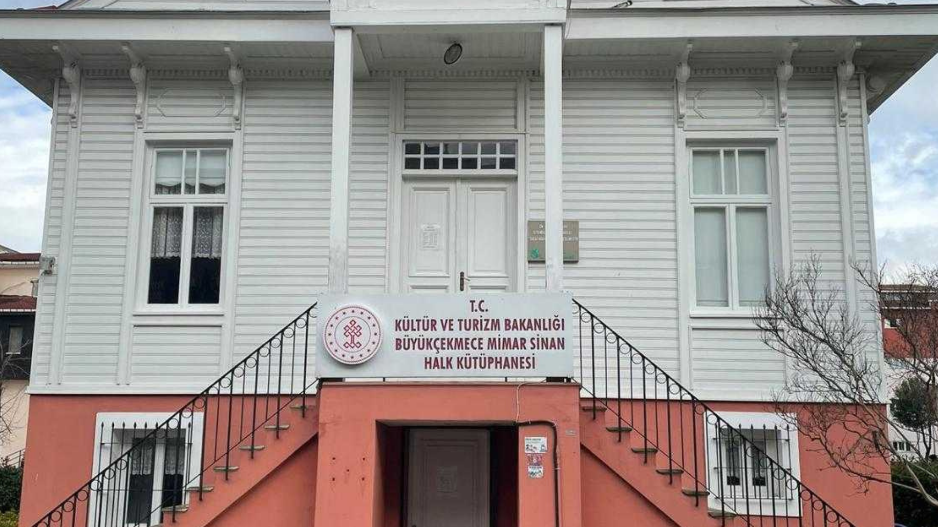 Mimar Sinan Halk Kütüphanesi (Enver Paşa Köşkü)