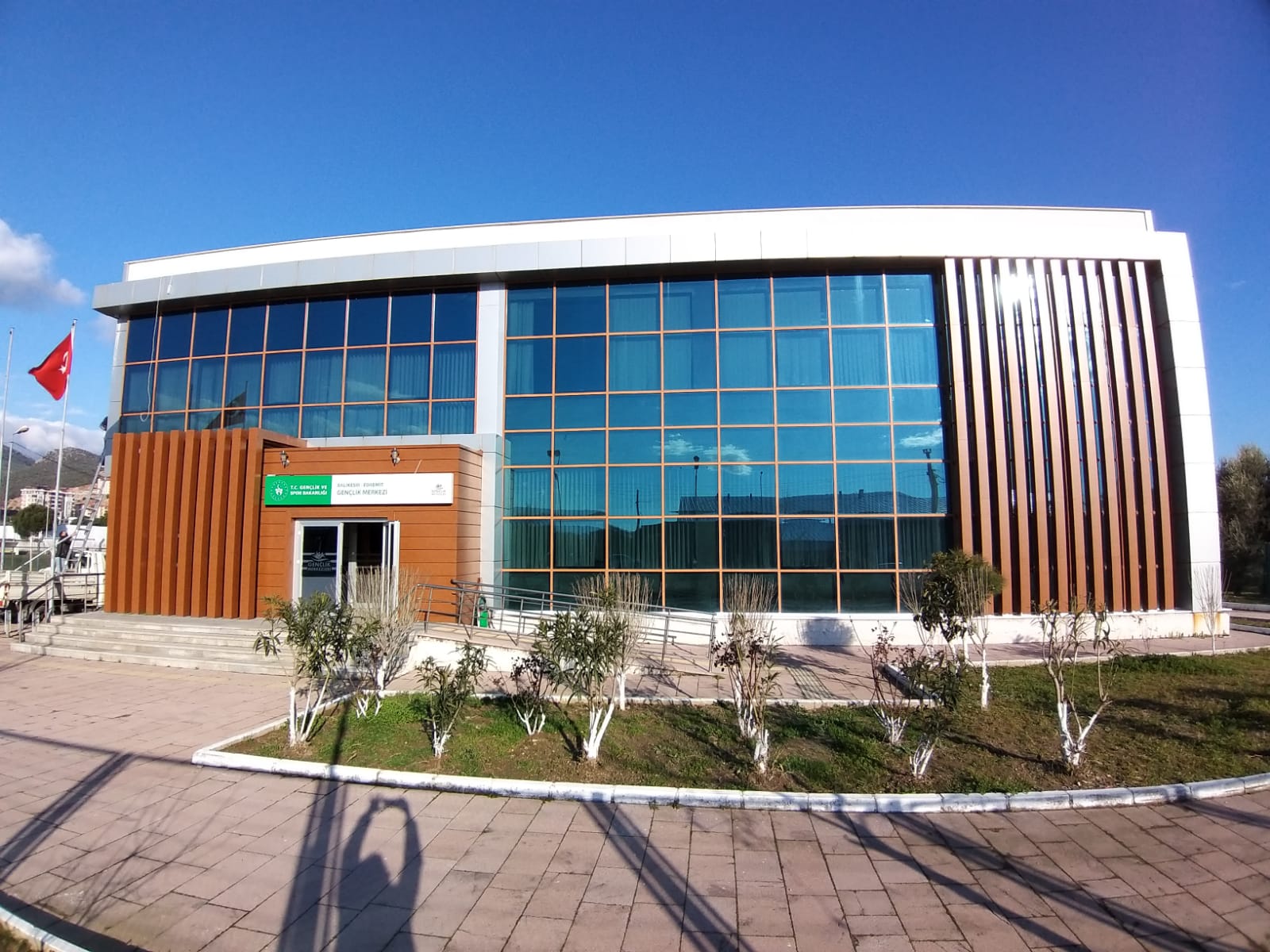 Edremit Gençlik ve Spor Merkezi