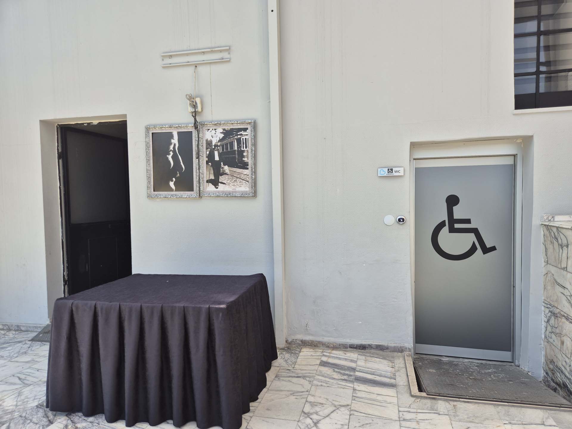 Salih Tozan Toplantı ve Gösteri Merkezi