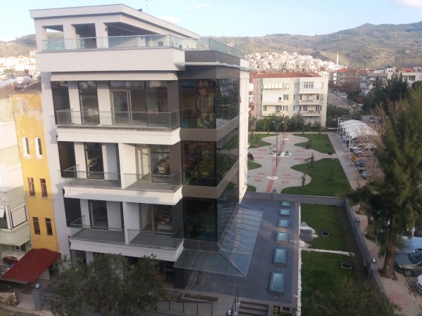 Prof. Dr. İsmail Aka Kütüphanesi Ve Sosyal Etkinlik Merkezi