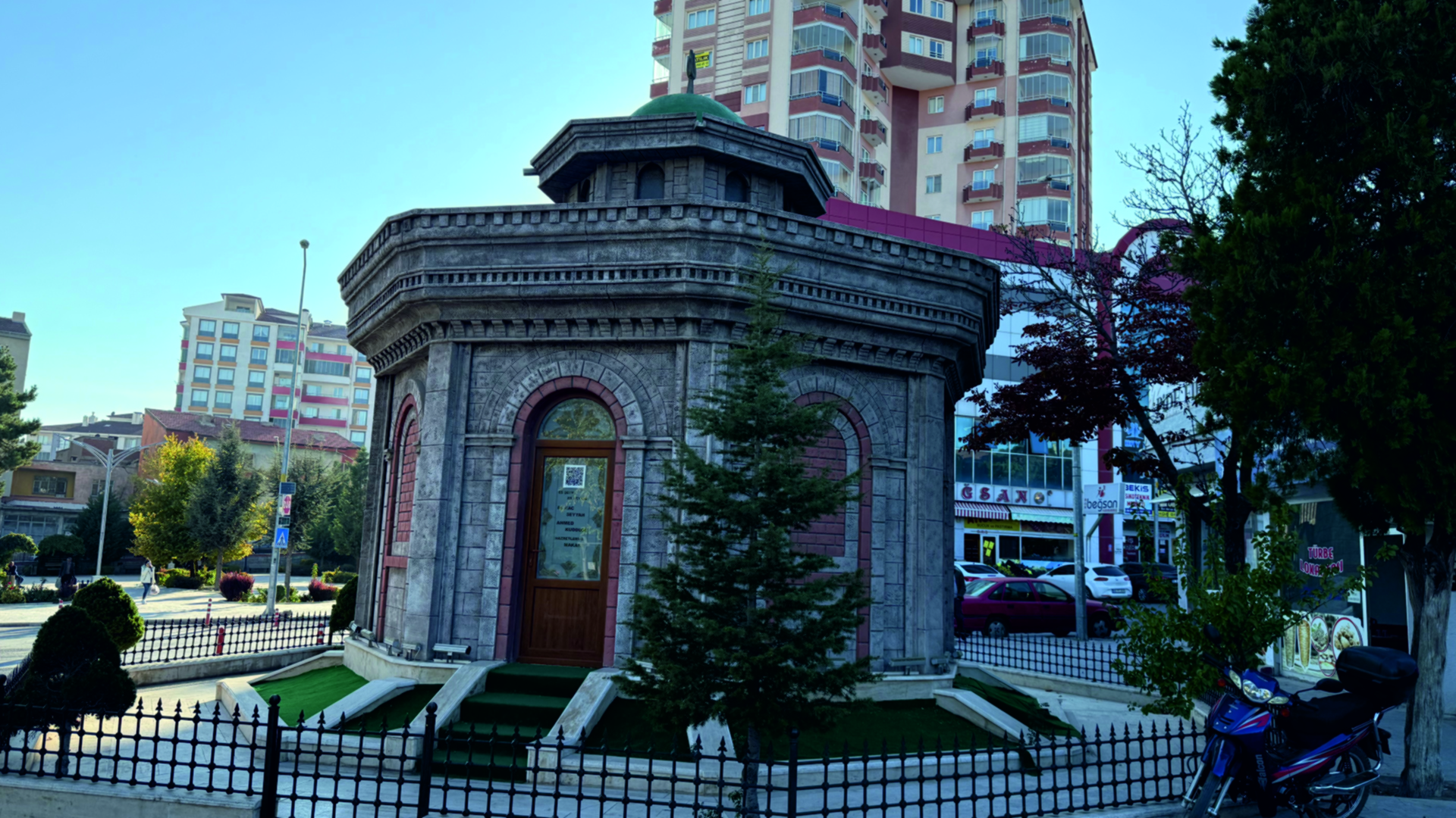 Ahmed Kuddusi Hz. Türbesi