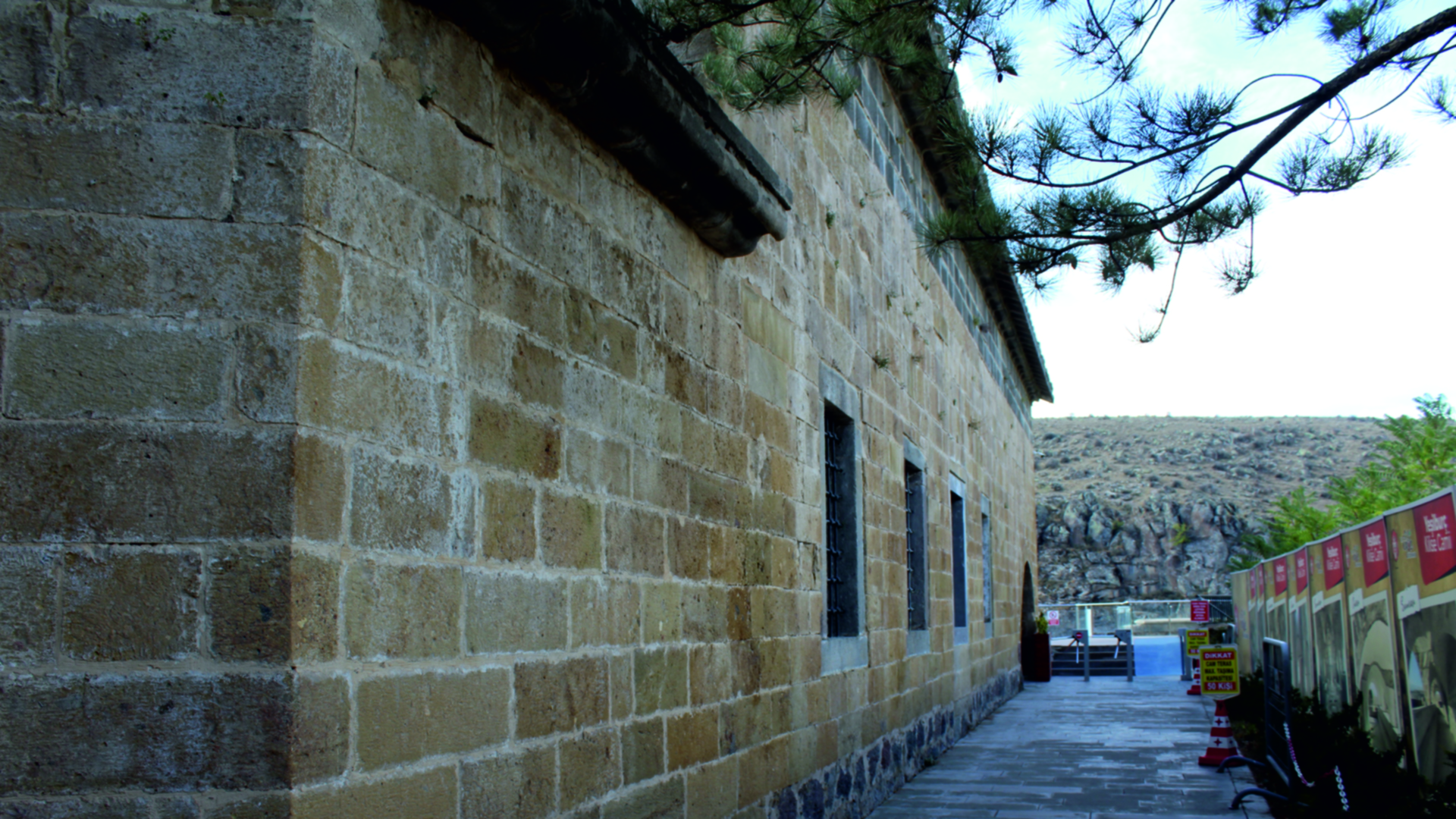 Yeşil Burç Kilisesi Camii + Cam Teras