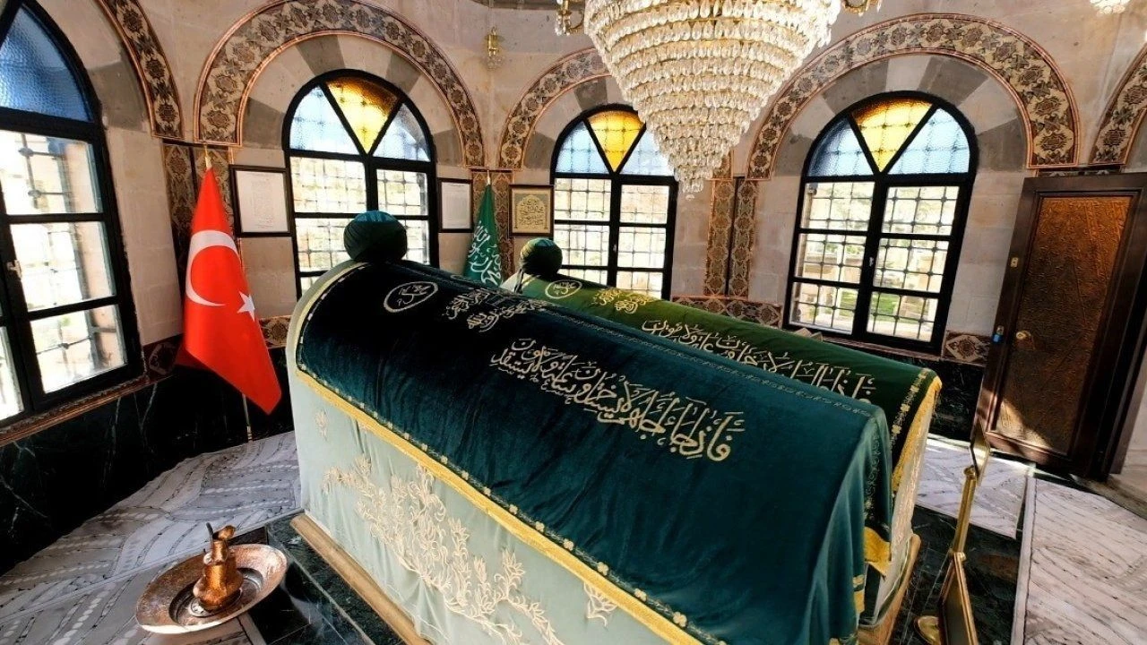 Erzincan Terzibaba Türbesi Ve Mezarlığı