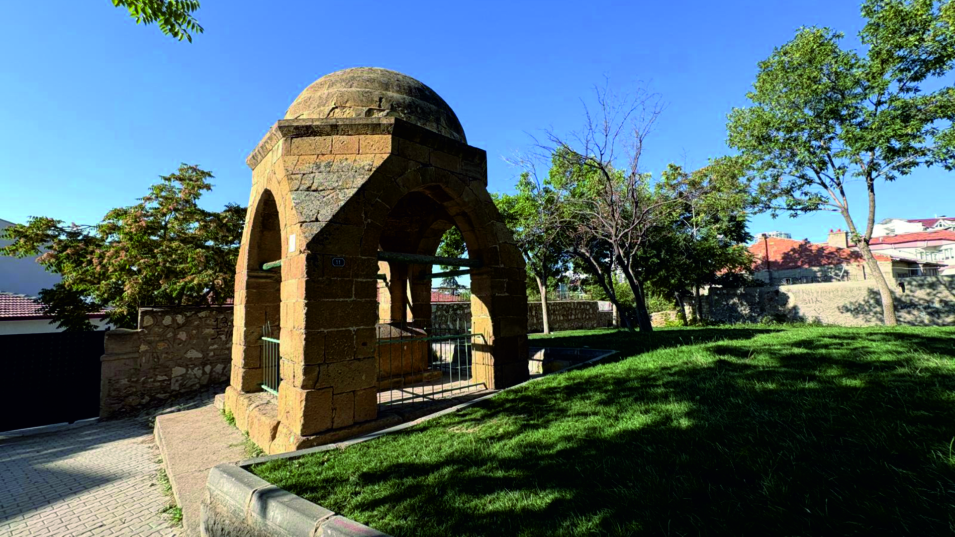 Dört Ayak Cami ve Türbesi