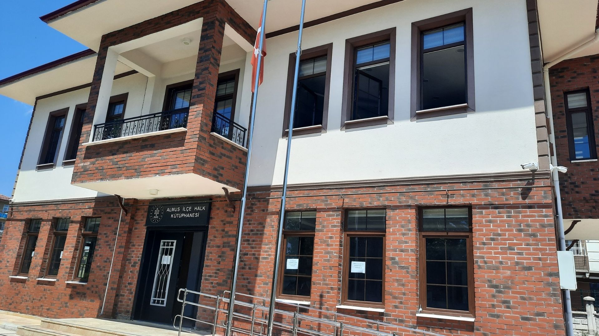 Almus İlçe Halk Kütüphanesi