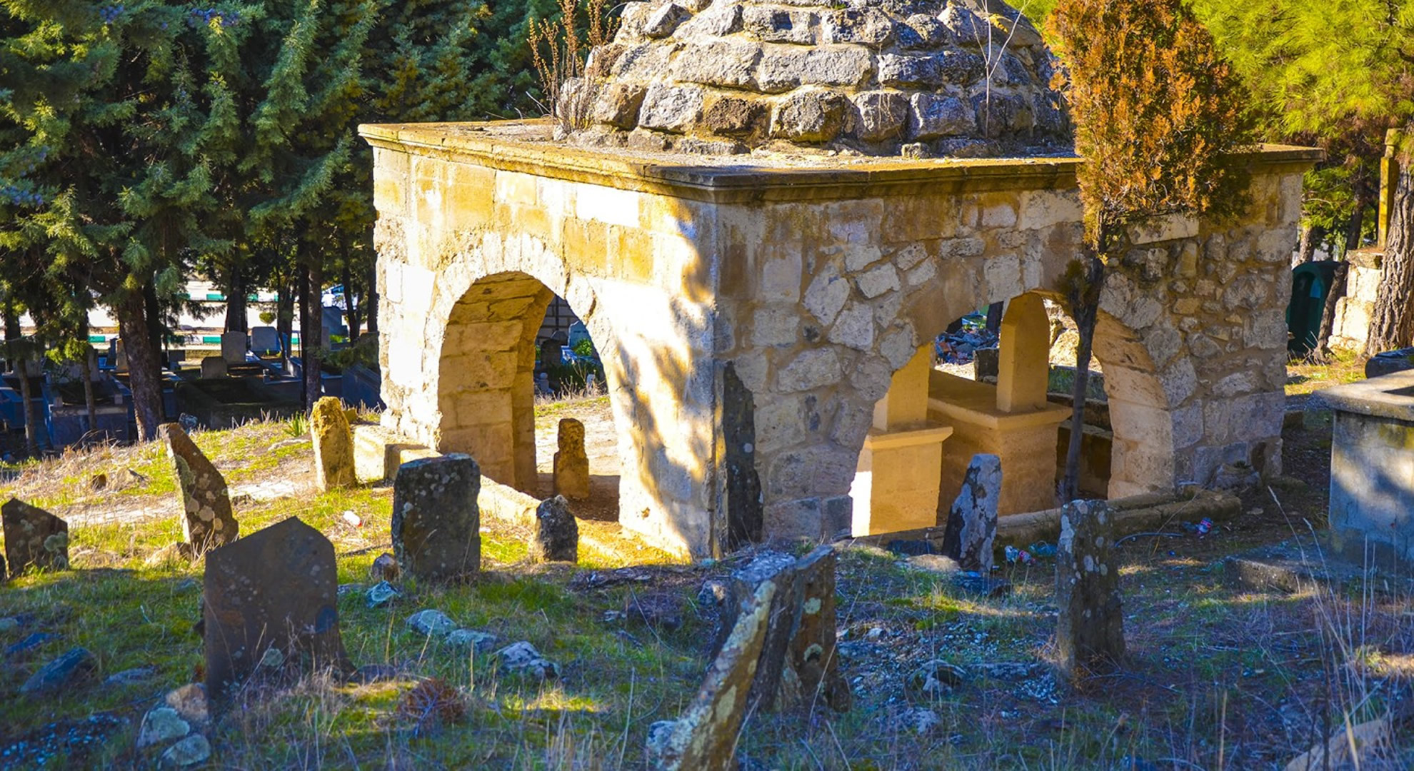Ağcabey Cami ve Kümbeti