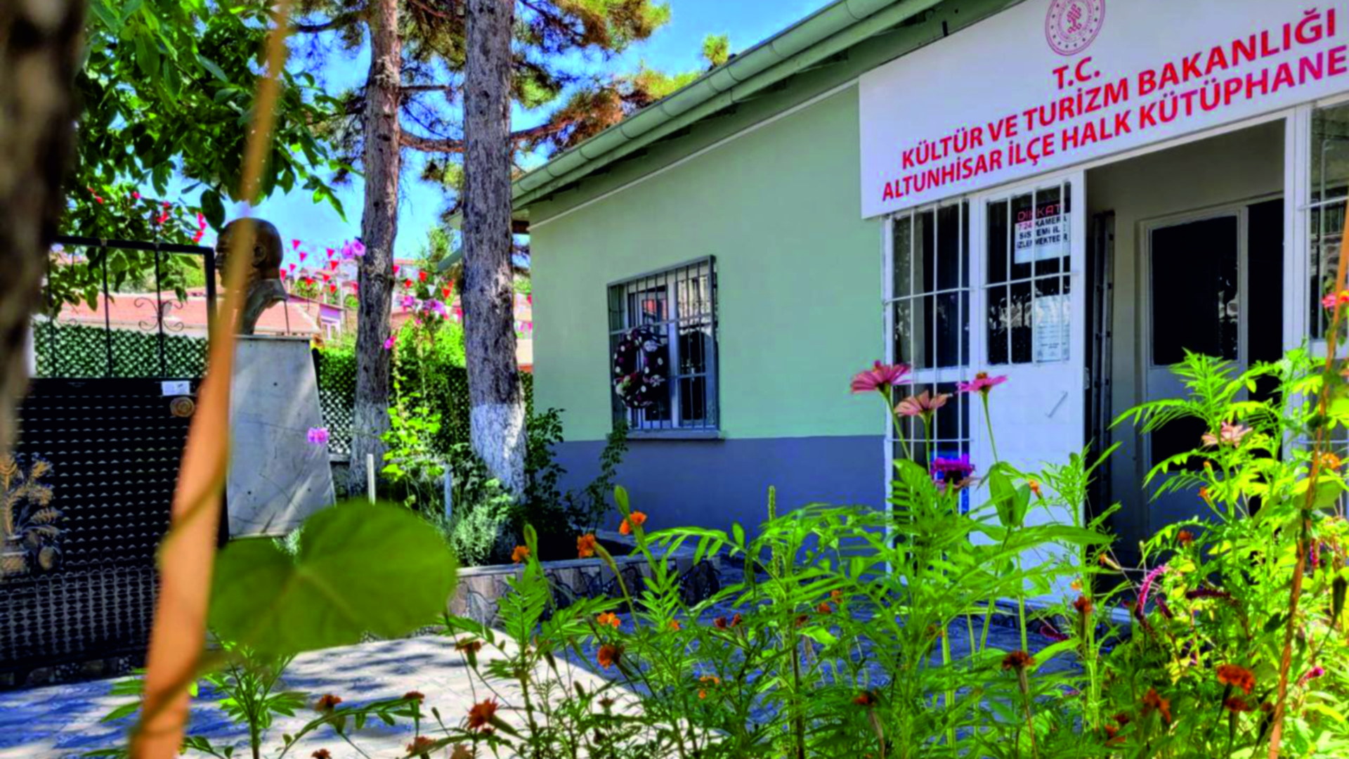 Altunhisar İlçe Halk Kütüphanesi