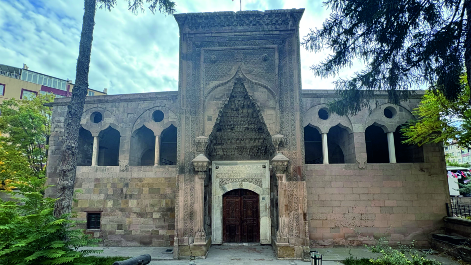 Niğde Akmedrese