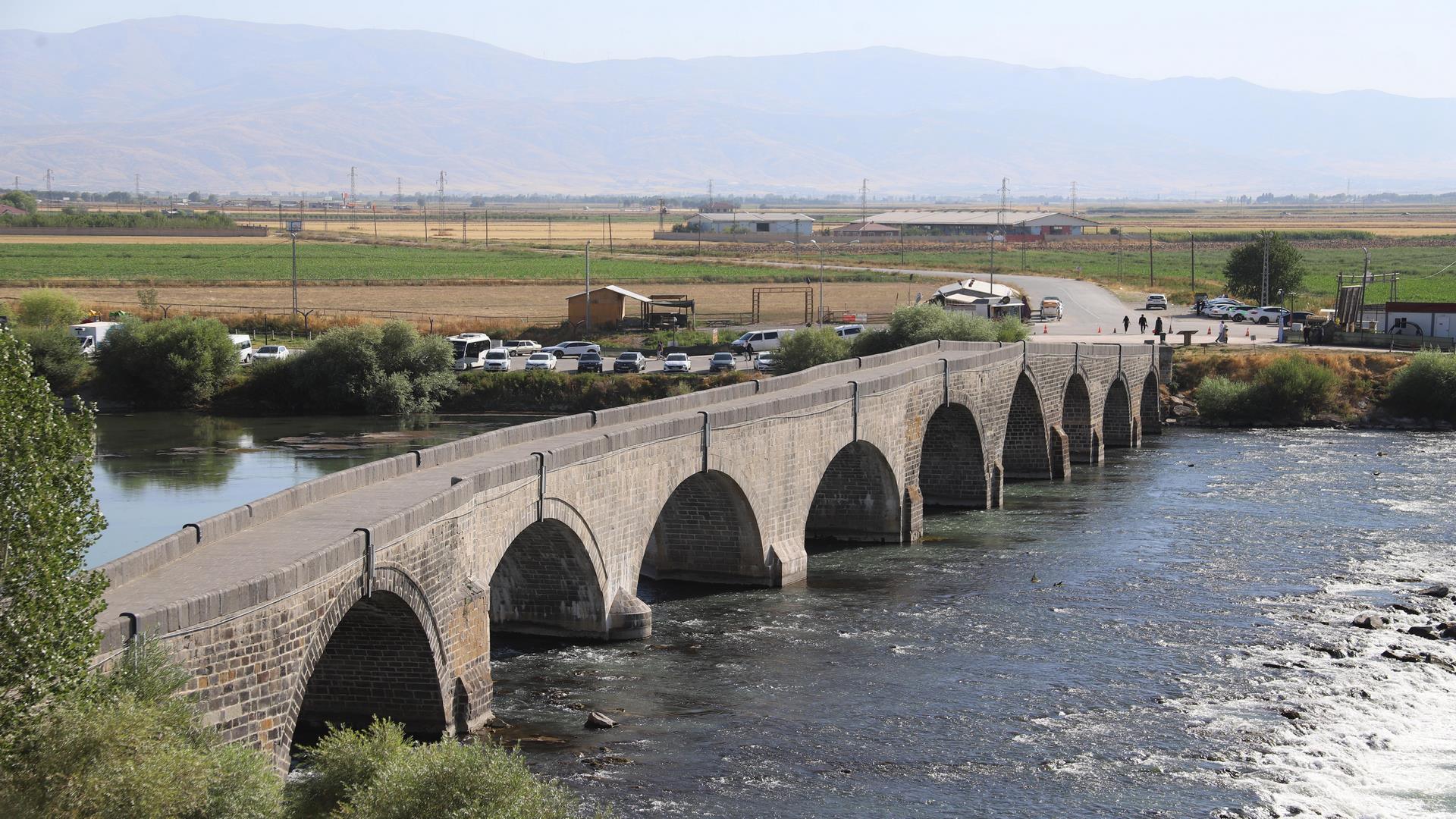 Tarihî Murat Köprüsü