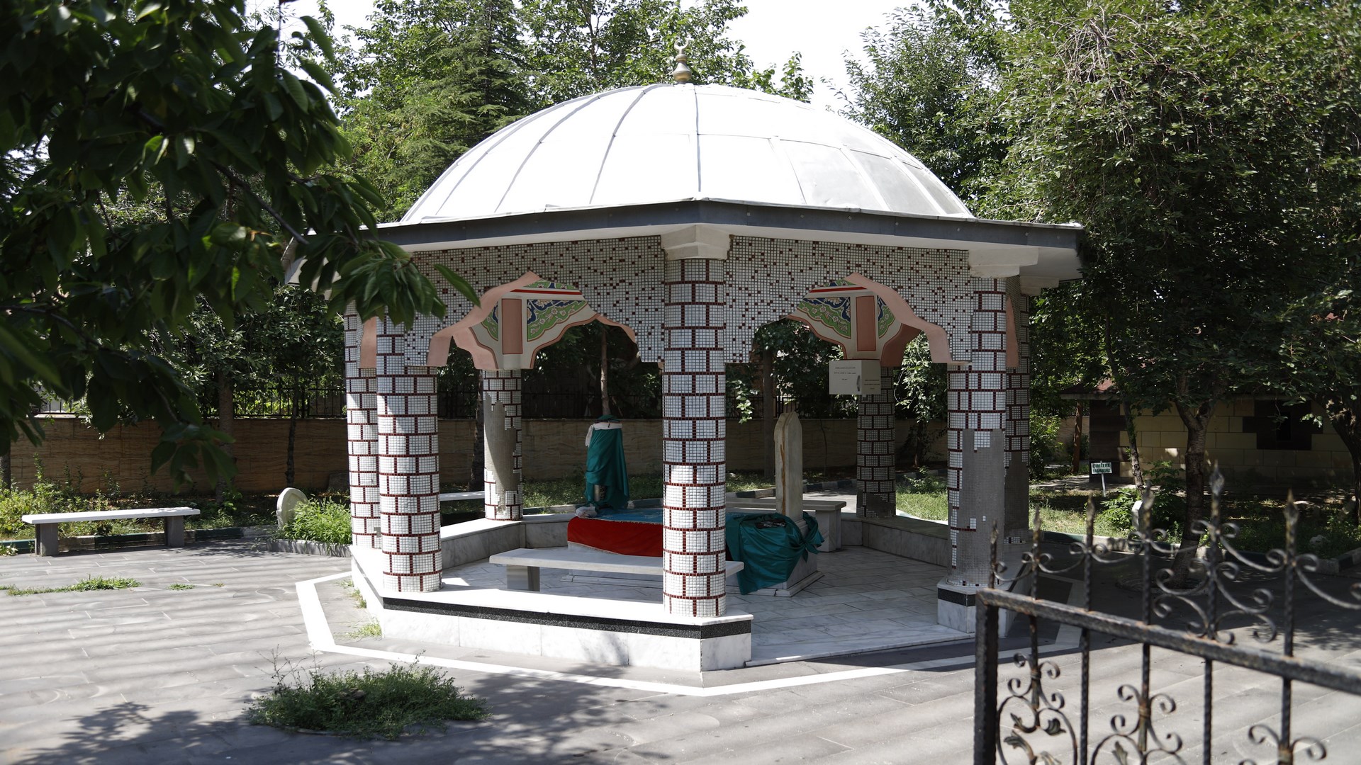 Müştak Baba Türbesi