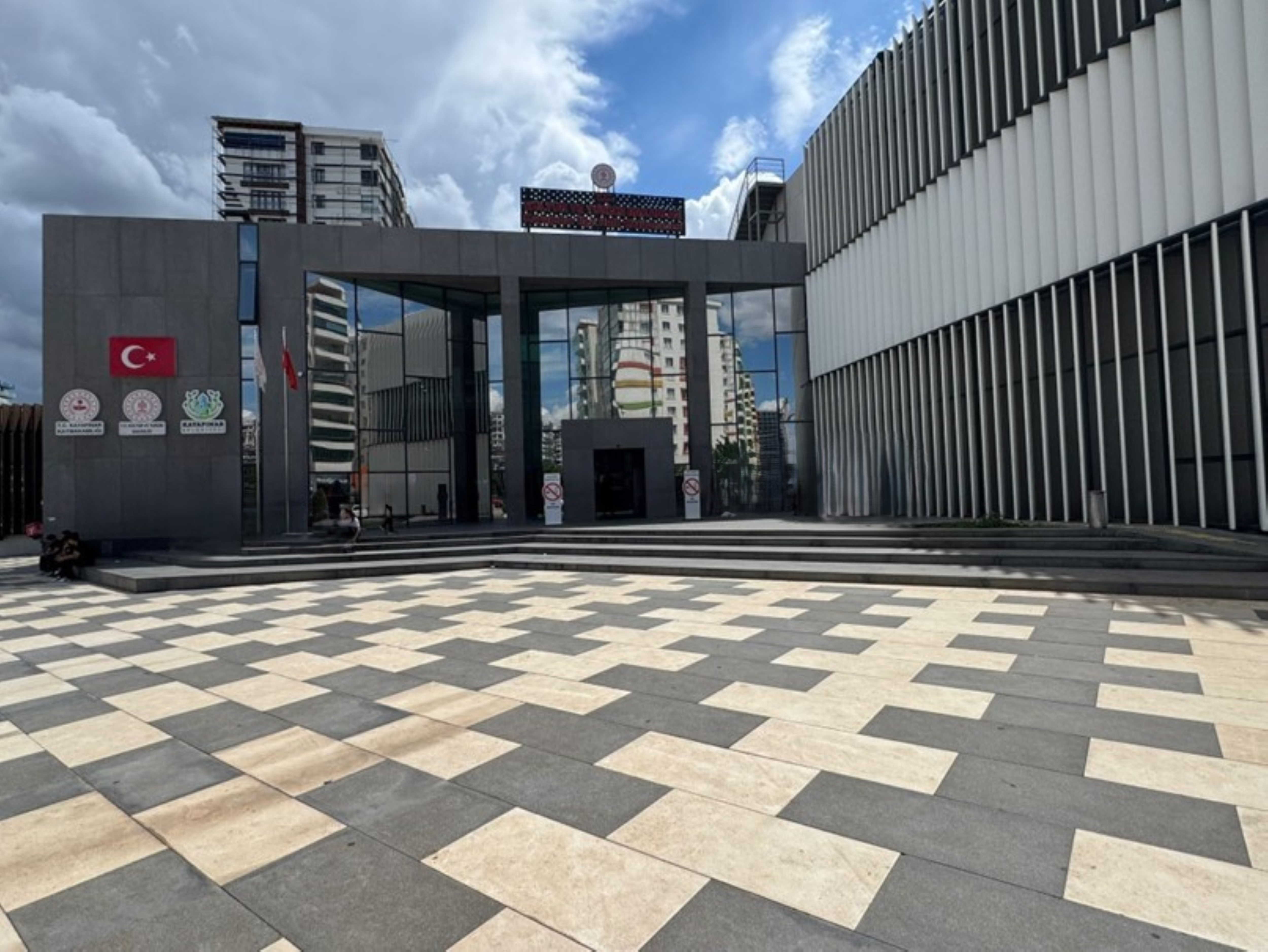 Kayapınar İlçe Halk Kütüphanesi