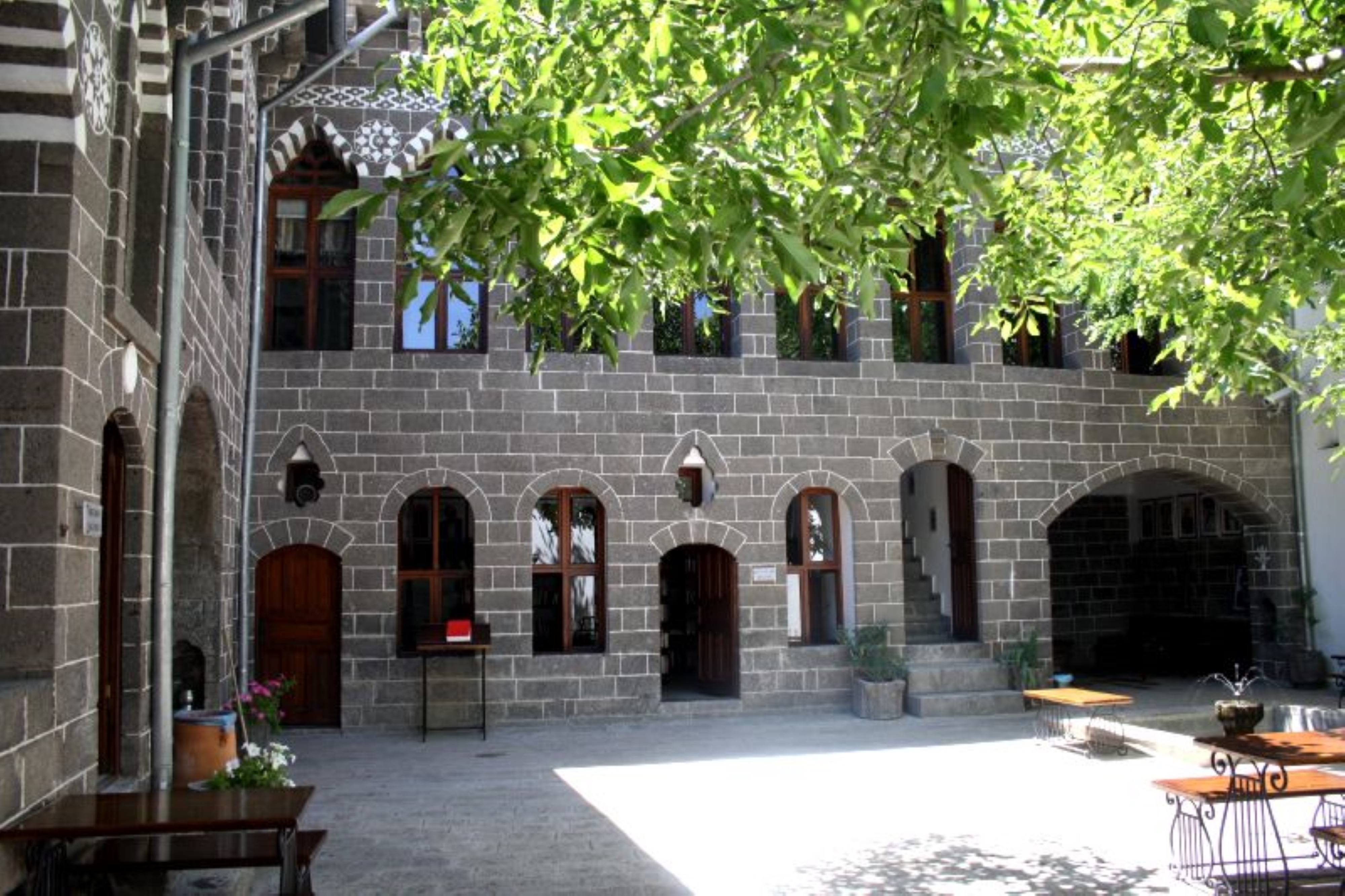 Ahmet Arif Edebiyat Müze Kütüphanesi