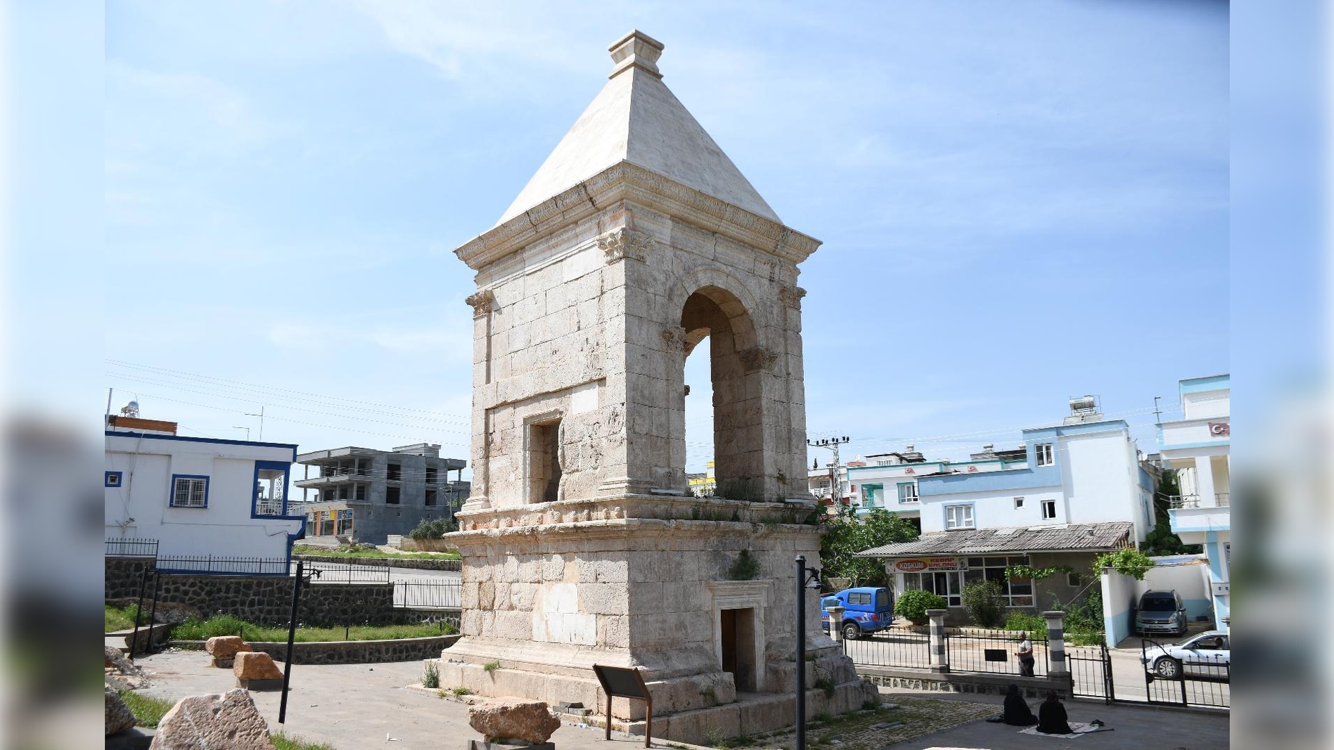 Araban Elif Anıt Mezarı