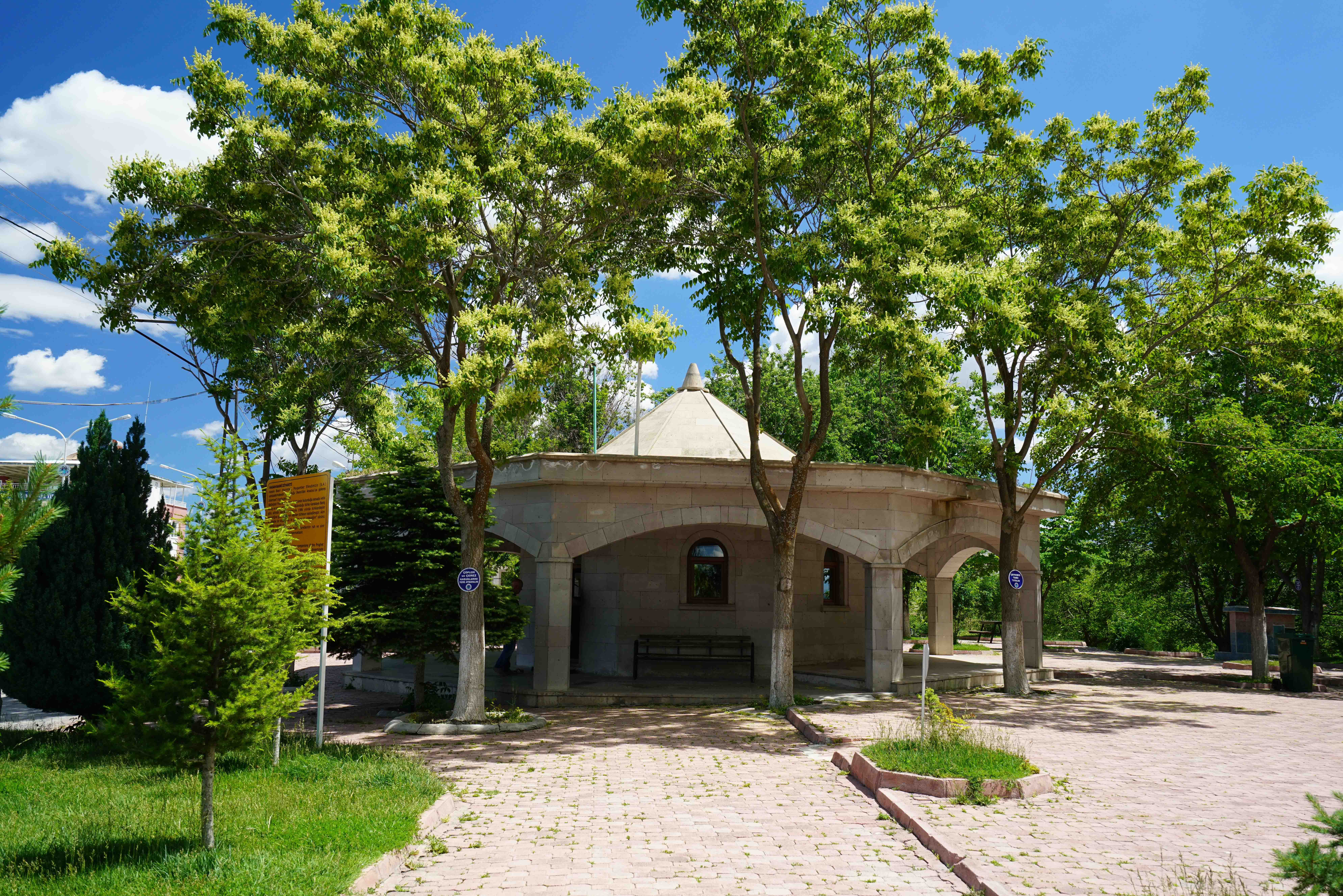 Battalgazi Hasan Basri Türbesi