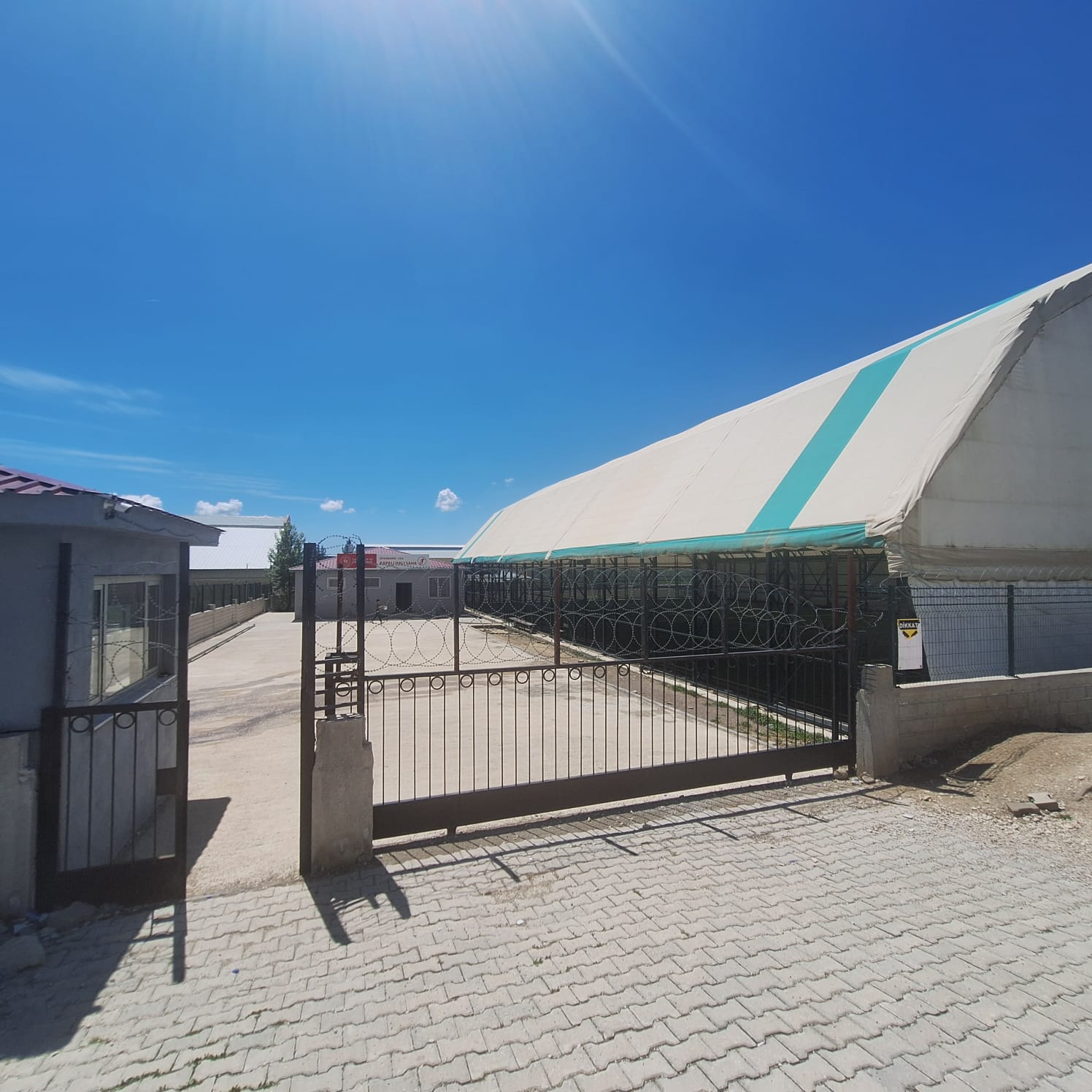 Lice Kapalı Halı Saha