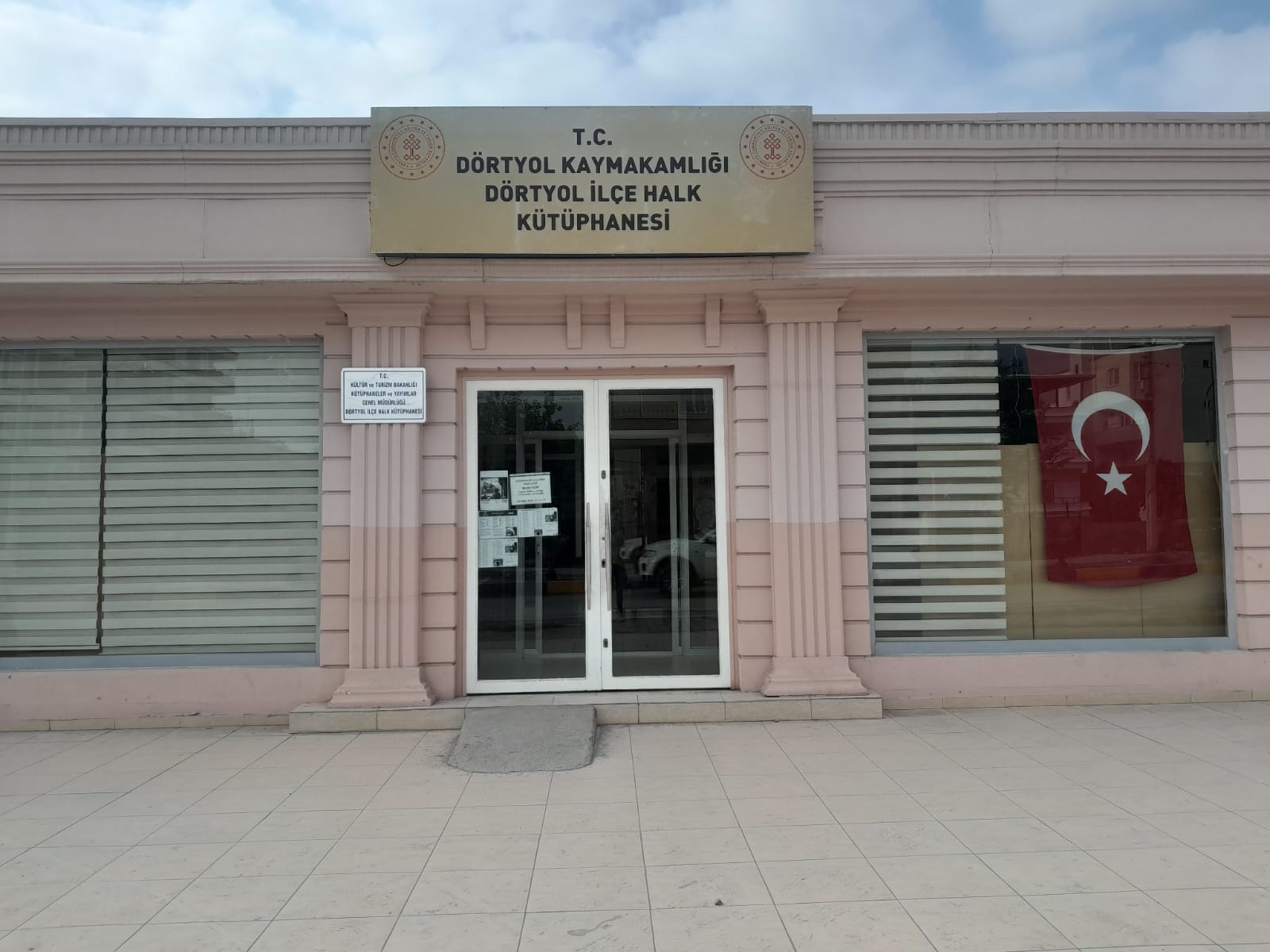 Dört Yol İlçe Halk Kütüphanesi