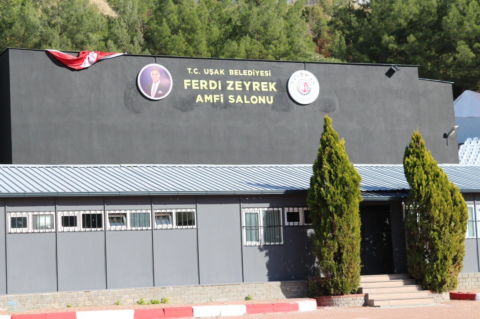 Ferdi Zeyrek Amfi Salonu