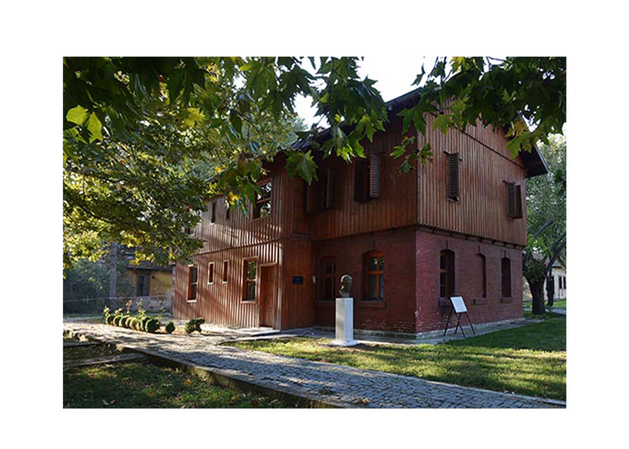 T.Ü. İLHAN KOMAN HEYKEL VE RESİM MÜZESİ