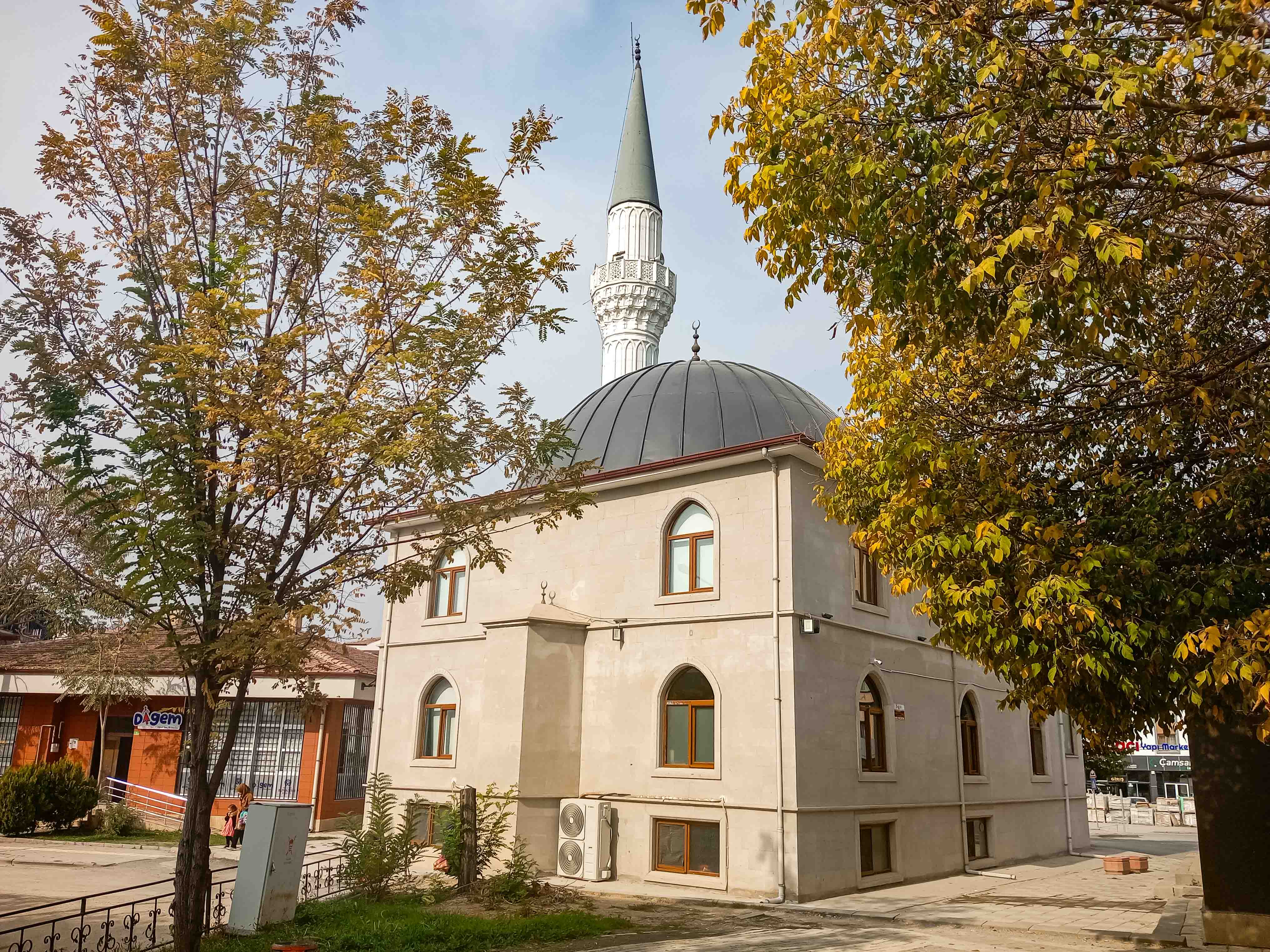 Yeşilyurt Faik Erdoğan Vakfı Camii