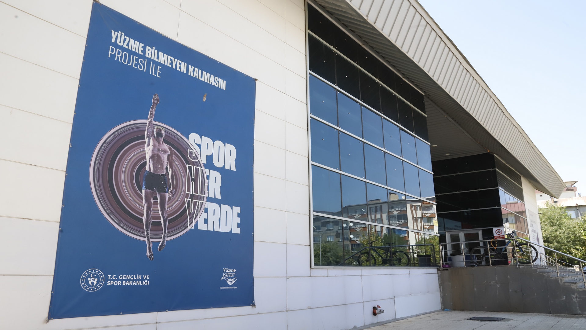 Yarı Olimpik Yüzme Havuzu