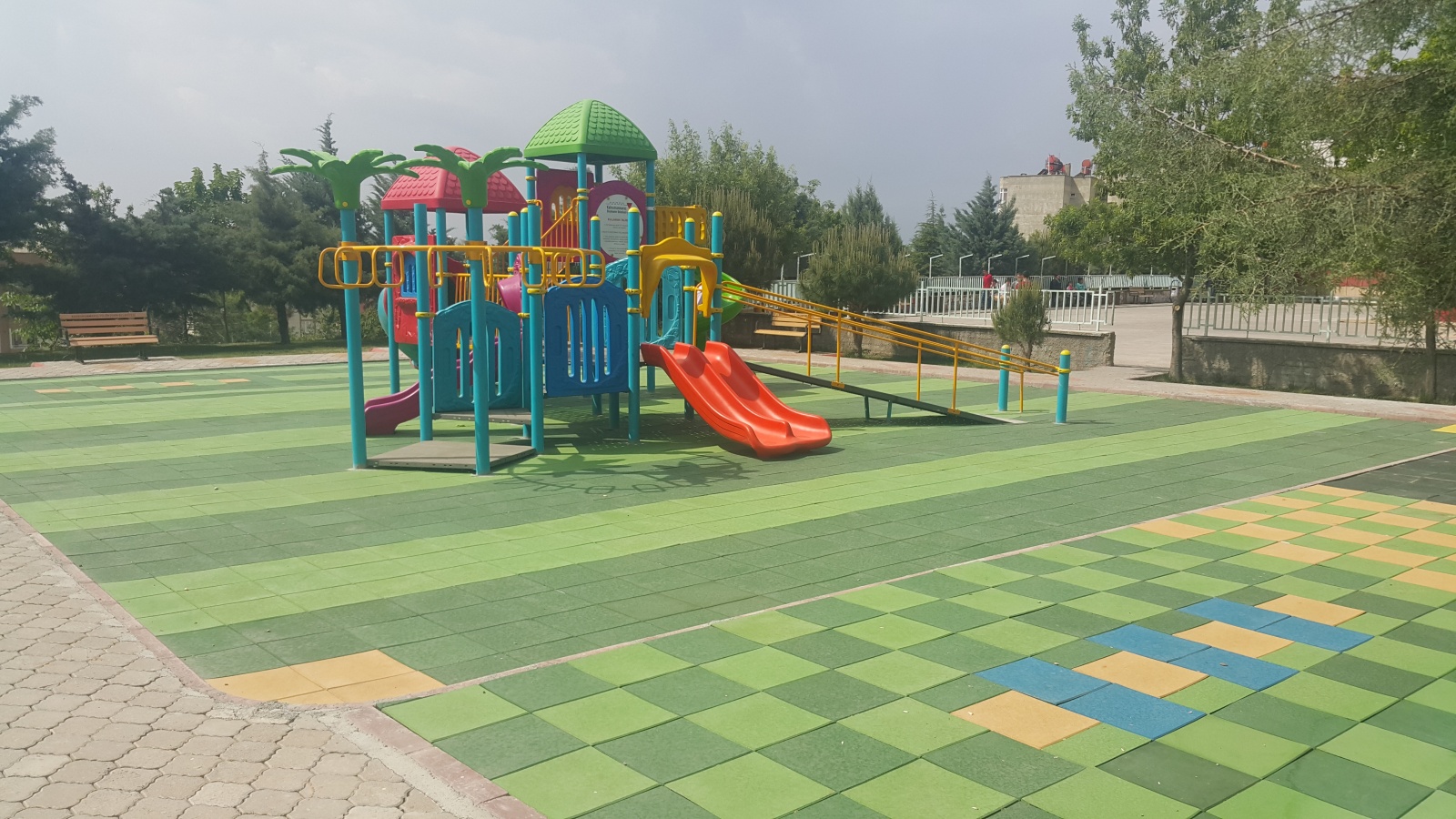 125. Yıl Özel Eğitim Merkezi Engelsiz Çocuk Oyun Parkı