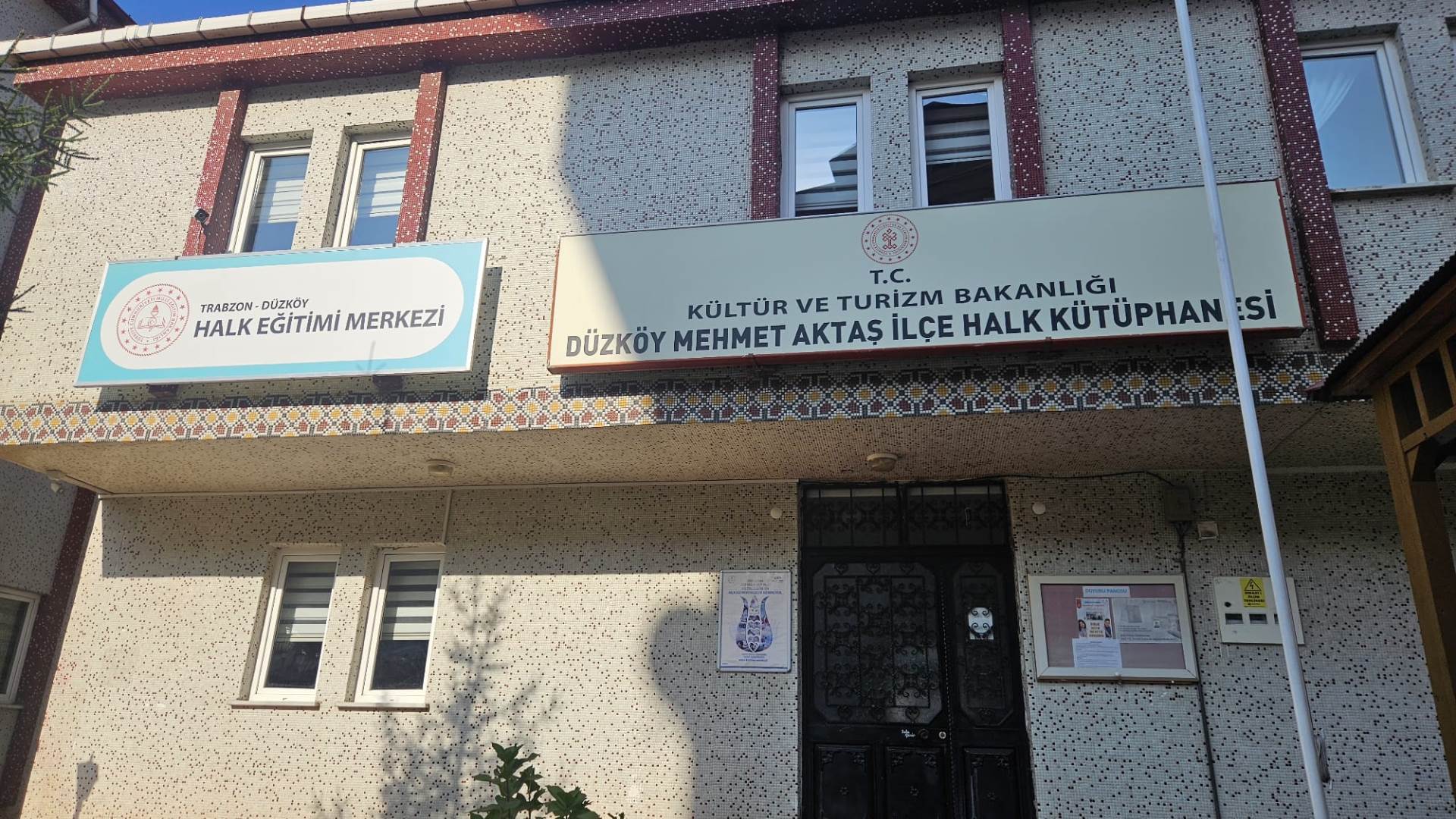 Düzköy Mehmet Aktaş İlçe Halk Kütüphanesi