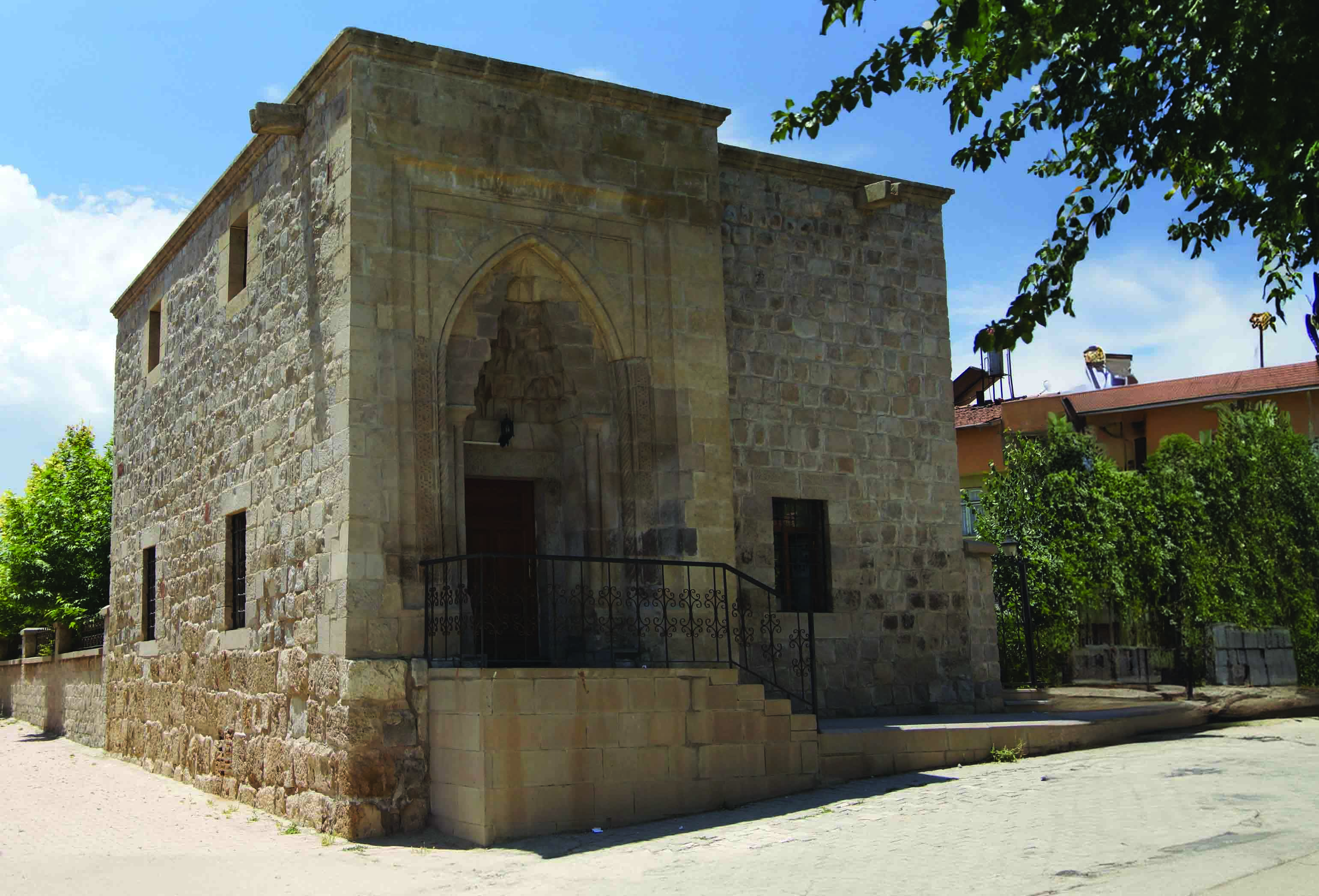 Battalgazi Emir Ömer Mescidi ve Türbesi