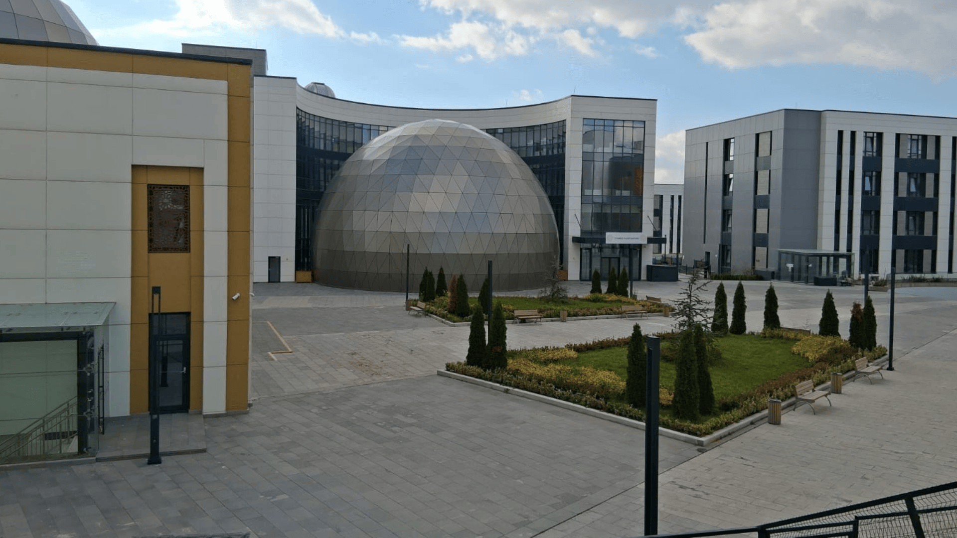 Esenyurt Recep Tayyip Erdoğan Eğitim Külliyesi Planetaryumu