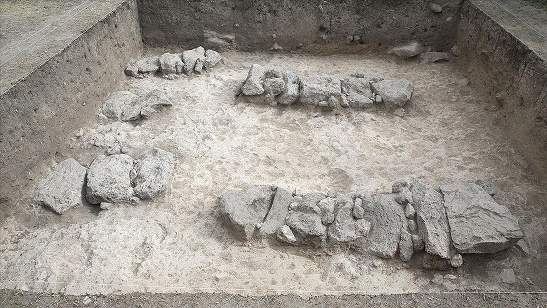 Malazgirt Savaş Alanının Tespiti ,Tarihi ve Arkeolojik Yüzey Araştırma Alanı