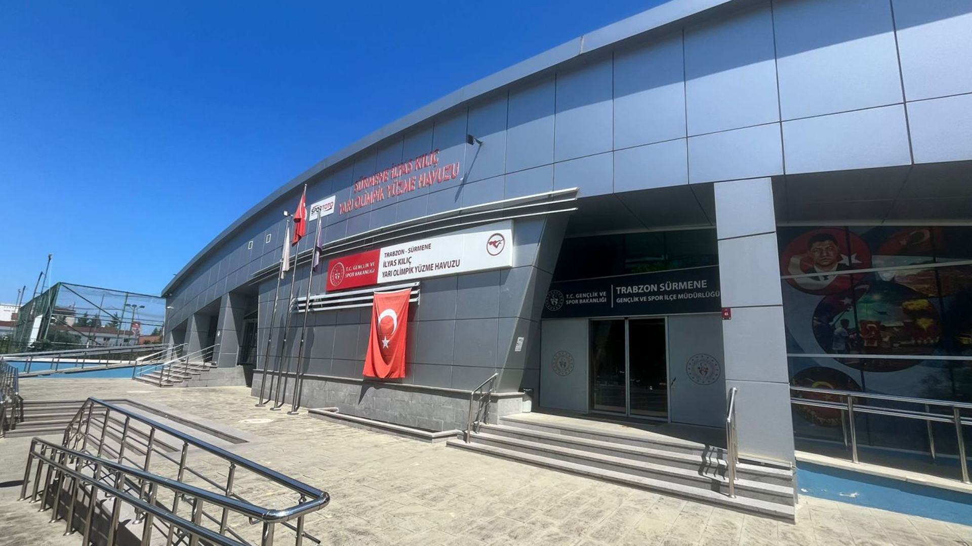 Sürmene İlyas Kılıç Yarı Olimpik Yüzme Havuzu