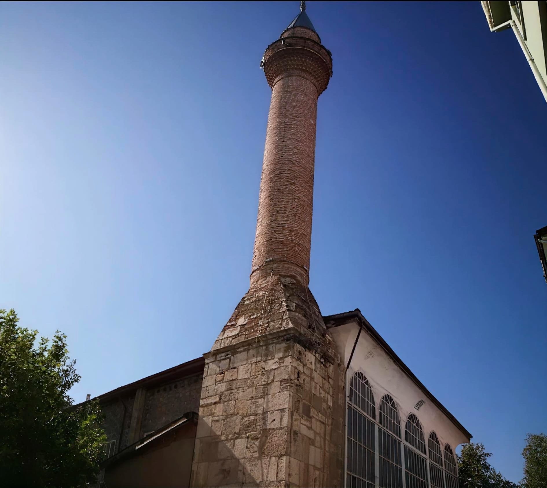 Şarkikaraağaç Alaca Mescit